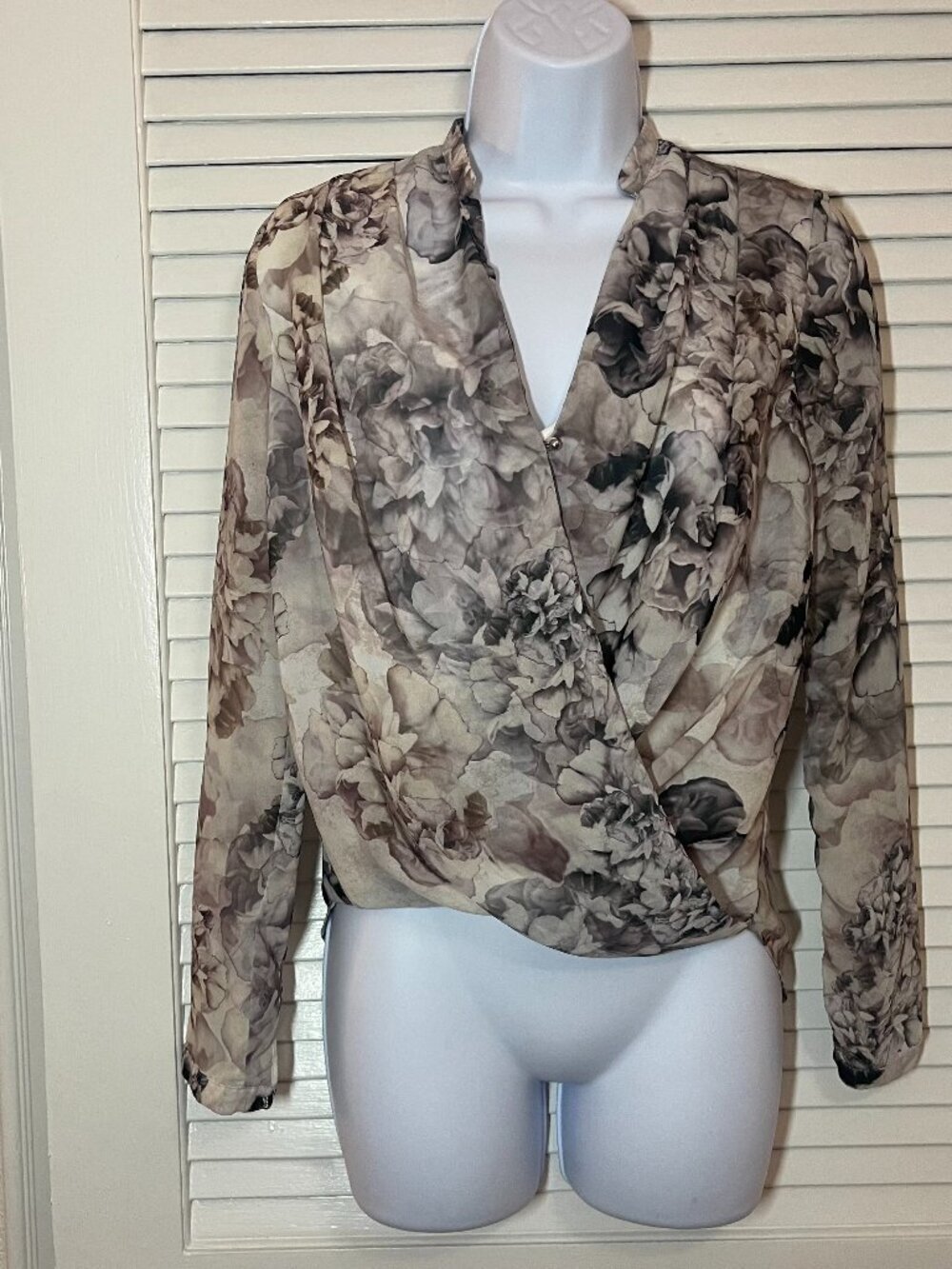 H&M Floral Wrap Blouse Womens Size 2 Sheer Chiffon Long Sleeve Beige Taupe Top